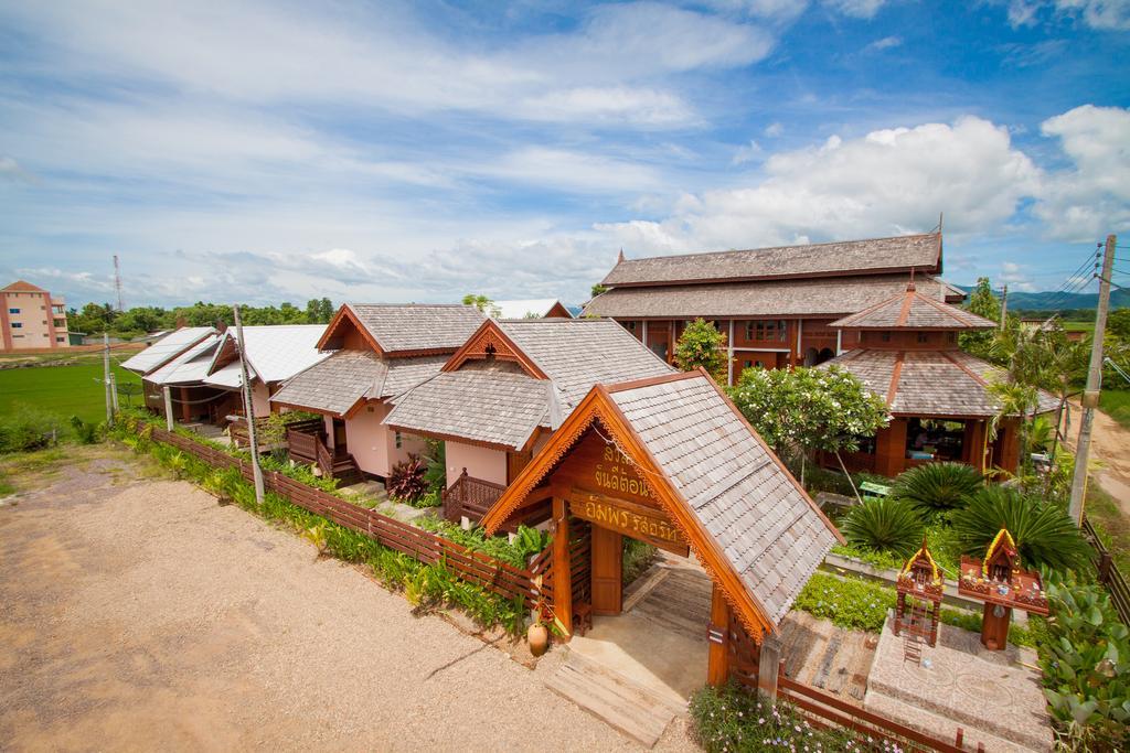 Huan Aumpron Resort Phrae Exterior photo