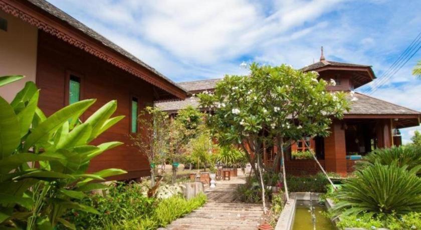 Huan Aumpron Resort Phrae Exterior photo