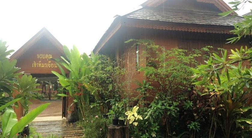 Huan Aumpron Resort Phrae Exterior photo