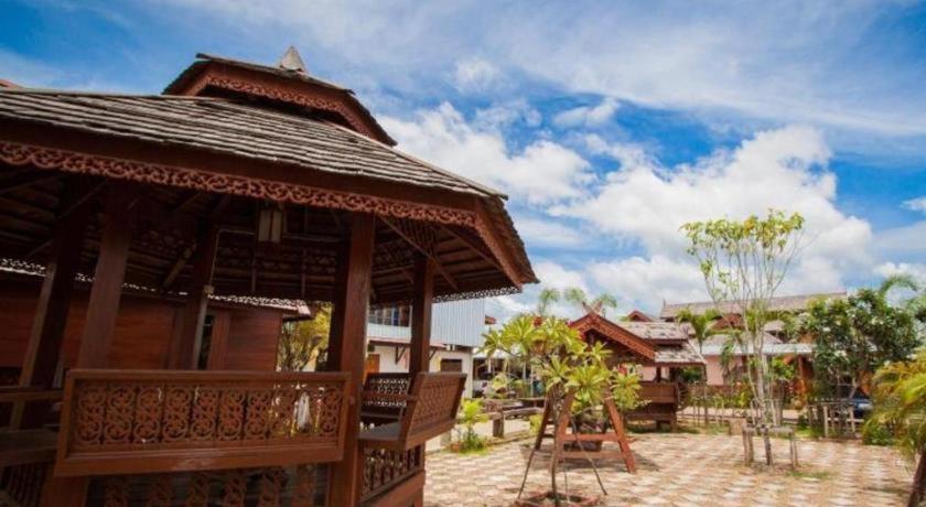 Huan Aumpron Resort Phrae Exterior photo
