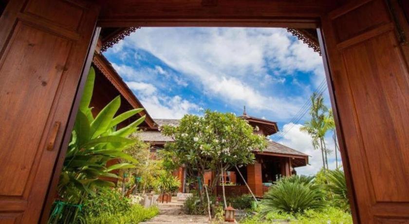 Huan Aumpron Resort Phrae Exterior photo