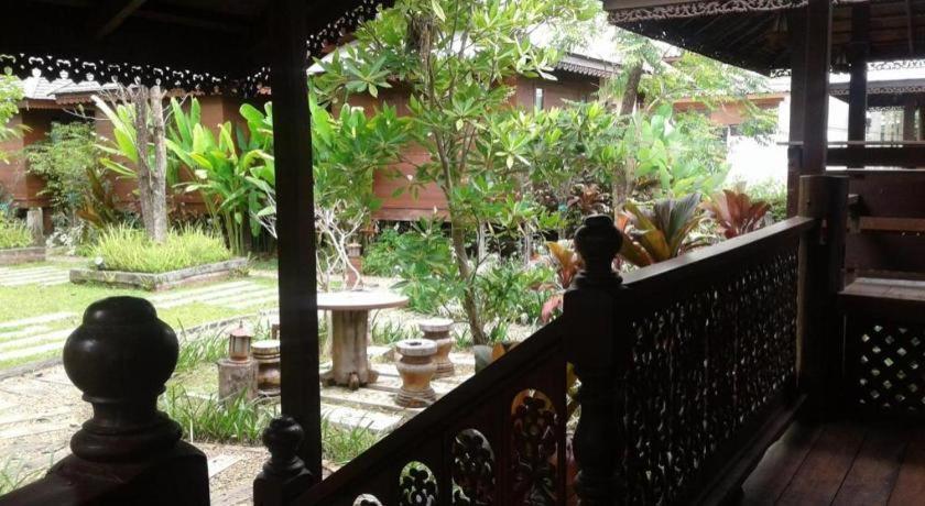 Huan Aumpron Resort Phrae Exterior photo