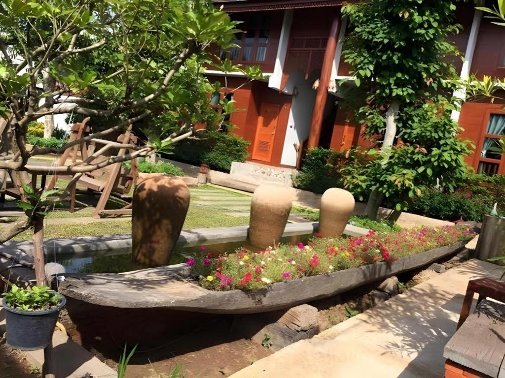 Huan Aumpron Resort Phrae Exterior photo
