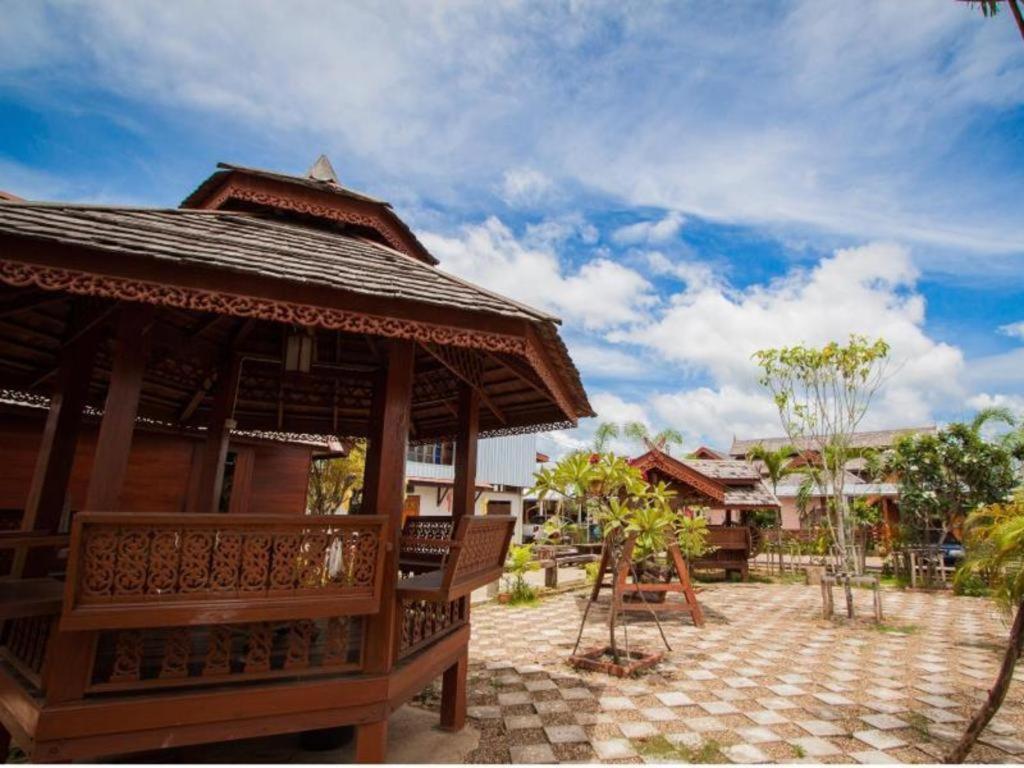 Huan Aumpron Resort Phrae Exterior photo