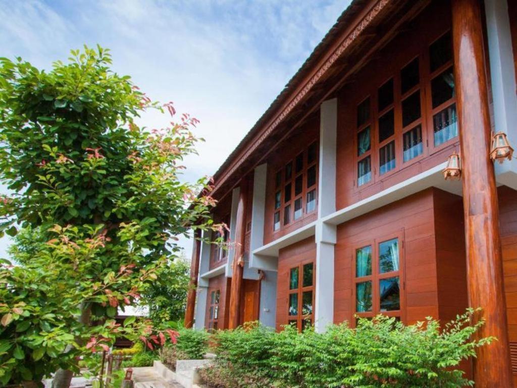 Huan Aumpron Resort Phrae Exterior photo