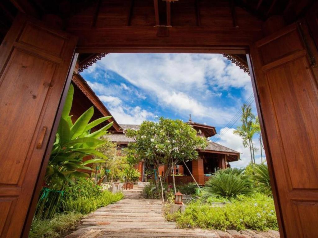 Huan Aumpron Resort Phrae Exterior photo