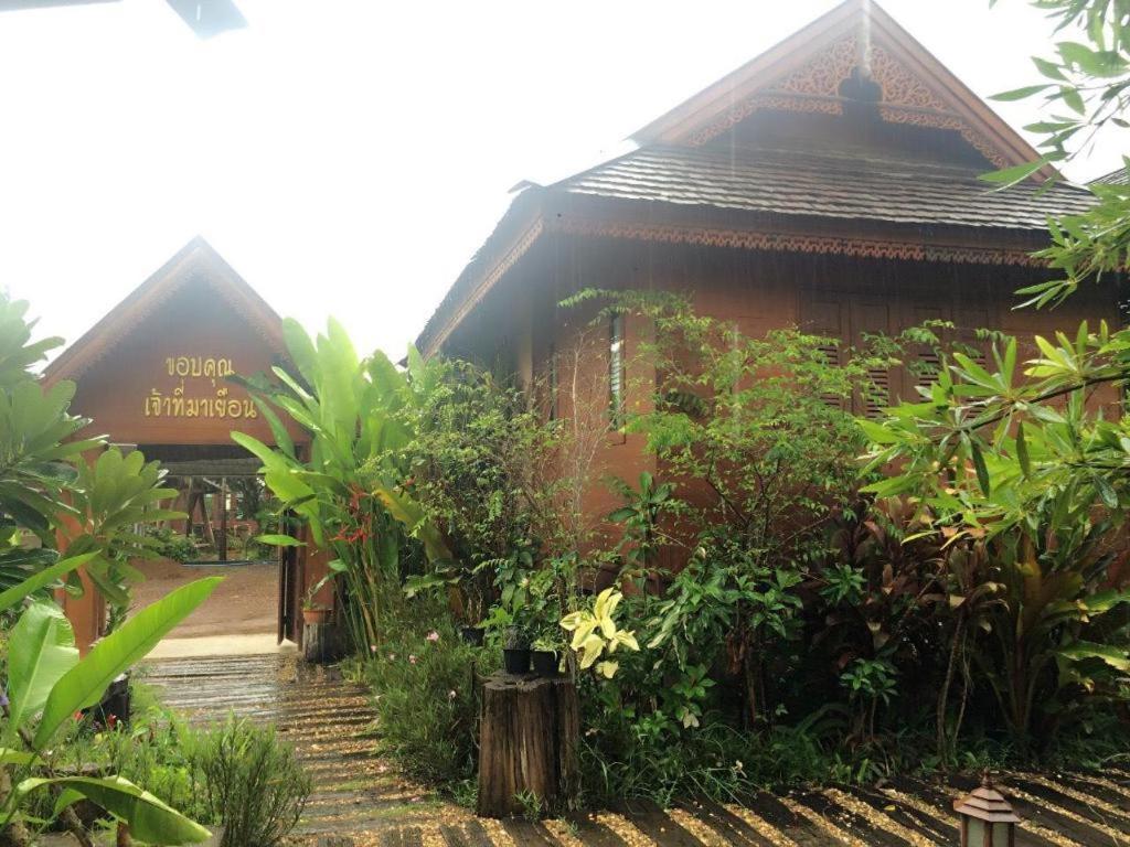Huan Aumpron Resort Phrae Exterior photo