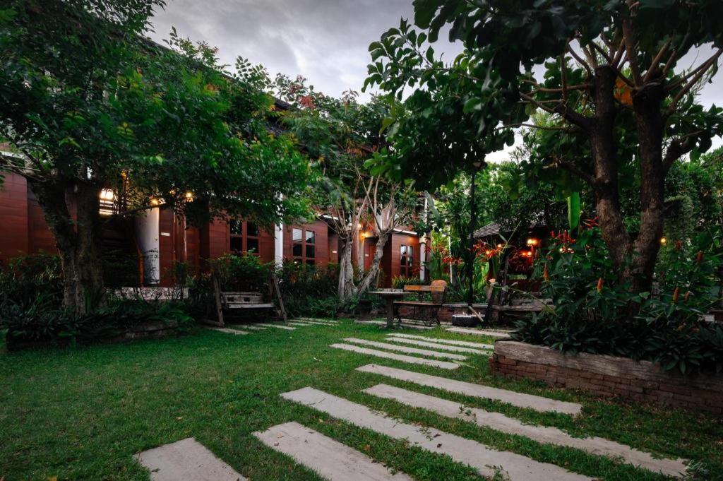 Huan Aumpron Resort Phrae Exterior photo