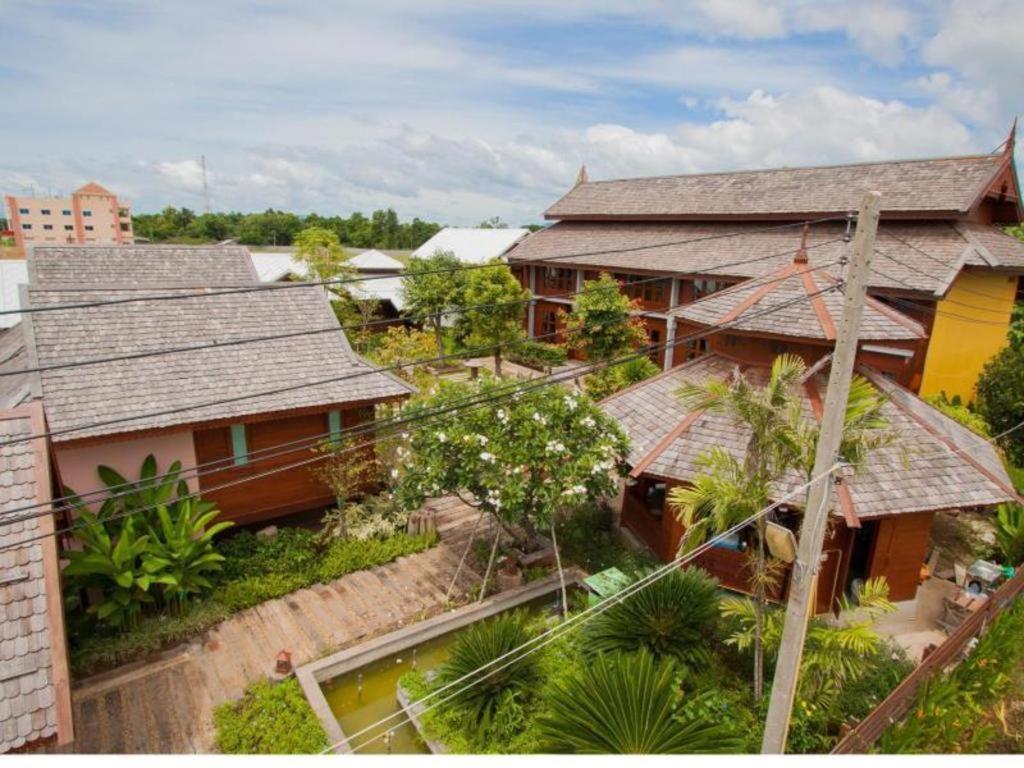 Huan Aumpron Resort Phrae Exterior photo