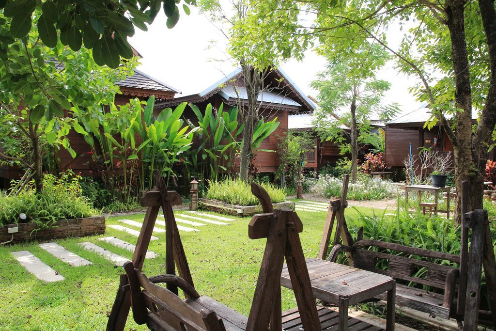 Huan Aumpron Resort Phrae Exterior photo