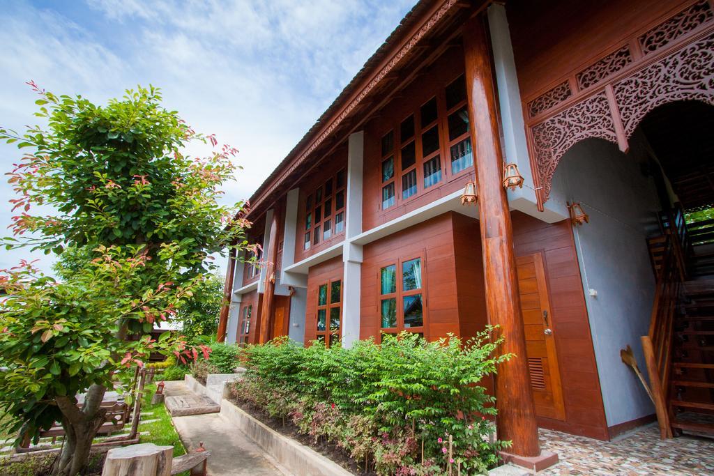 Huan Aumpron Resort Phrae Exterior photo